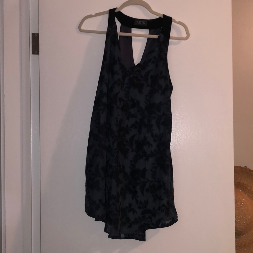 Sleeve less dress with black velvet flowers